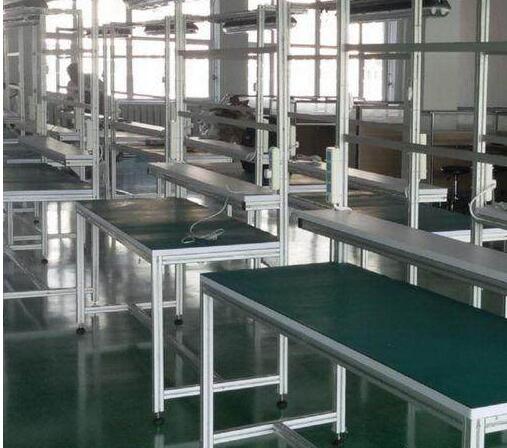 防靜電工作臺(tái)主體框架一般采用鋁型材，臺(tái)面則采用防靜電防火板或防靜電臺(tái)墊