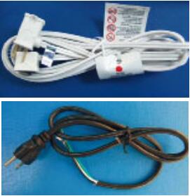 標(biāo)準(zhǔn)	適用范圍	特點(diǎn)	產(chǎn)品舉例	圖例 UL498-2007插頭和插座	預(yù)期連接到分支電路上的額定電流不超過200A，額定電壓不超過600V的插頭、插座、軟線連接器、輸入插頭、連接軟線的電流分接器、電熨斗和器具插頭	適用產(chǎn)品種類繁多，試驗(yàn)項(xiàng)目齊全，其標(biāo)準(zhǔn)結(jié)構(gòu)既是按檢驗(yàn)項(xiàng)目分，同時(shí)又按產(chǎn)品類別分，曾現(xiàn)多層次的標(biāo)準(zhǔn)結(jié)構(gòu)，試驗(yàn)項(xiàng)目和產(chǎn)品類別交錯(cuò)和重復(fù)出現(xiàn)，有些試驗(yàn)項(xiàng)目因產(chǎn)品類別的差異而有所不同	插頭、插座、軟線連接器、輸入插頭、連接軟線的電流分接器、電熨斗和器具插頭，該類產(chǎn)品通常都帶有接線端子或端頭	UL498-2007插頭和插座 UL498A-2008電流分接器和轉(zhuǎn)換器	額定電流不超過200A，額定電壓不超過600V的無連接軟線的電流分接器、轉(zhuǎn)換器和旅行轉(zhuǎn)換器	該標(biāo)準(zhǔn)專為兩類產(chǎn)品而設(shè)置，一是電流分接器，一是轉(zhuǎn)換器，而轉(zhuǎn)換器有兩類，美國國內(nèi)不同結(jié)構(gòu)和規(guī)格間的轉(zhuǎn)換器，以及美國和外國間不同結(jié)構(gòu)和規(guī)格的轉(zhuǎn)換器（即旅行轉(zhuǎn)換器），所涉及的產(chǎn)品無連接軟線，因此該標(biāo)準(zhǔn)不涉及關(guān)于軟線的試驗(yàn)，通常該類產(chǎn)品都是設(shè)計(jì)為一體式的，連接軟線的電流分接器適用于UL498	電流分接器、美國國內(nèi)不同結(jié)構(gòu)和規(guī)格間的轉(zhuǎn)換器、美國和外國間不同結(jié)構(gòu)和規(guī)格的轉(zhuǎn)換器	標(biāo)準(zhǔn)	適用范圍	特點(diǎn)	產(chǎn)品舉例	圖例 UL498-2007插頭和插座	預(yù)期連接到分支電路上的額定電流不超過200A，額定電壓不超過600V的插頭、插座、軟線連接器、輸入插頭、連接軟線的電流分接器、電熨斗和器具插頭	適用產(chǎn)品種類繁多，試驗(yàn)項(xiàng)目齊全，其標(biāo)準(zhǔn)結(jié)構(gòu)既是按檢驗(yàn)項(xiàng)目分，同時(shí)又按產(chǎn)品類別分，曾現(xiàn)多層次的標(biāo)準(zhǔn)結(jié)構(gòu)，試驗(yàn)項(xiàng)目和產(chǎn)品類別交錯(cuò)和重復(fù)出現(xiàn)，有些試驗(yàn)項(xiàng)目因產(chǎn)品類別的差異而有所不同	插頭、插座、軟線連接器、輸入插頭、連接軟線的電流分接器、電熨斗和器具插頭，該類產(chǎn)品通常都帶有接線端子或端頭	UL498-2007插頭和插座 UL498A-2008電流分接器和轉(zhuǎn)換器 UL1363-2010可移式電源分接器	預(yù)期戶內(nèi)使用的，連接于帶接地的一般用途分支電路的，額定電流不超過AC20A，額定電壓不超過AC250V，軟線連接，臨時(shí)性延長使用的可移式電源分接器	該標(biāo)準(zhǔn)專用于塑料或金屬外殼的用于臨時(shí)性分接和延長使用的排插，相關(guān)的產(chǎn)品類別比較單一，針對(duì)性強(qiáng)，帶有輔助功能時(shí)需要符合相關(guān)標(biāo)準(zhǔn)的要求，如帶有雷擊浪涌保護(hù)器的需要同時(shí)符合UL1449的要求，帶有接地漏電保護(hù)的，需要同時(shí)符合UL943的要求	帶有軟線和插頭的移動(dòng)式插座，一般帶有3位以上的插座口，越來越多的帶有附加功能，如雷擊浪涌保護(hù)和漏電保護(hù)等	UL1363-2010可移式電源分接器 UL817-2007軟線組件和電源軟線