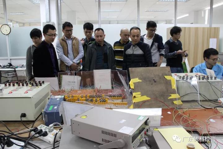 UK工程部經(jīng)理袁華剖析了優(yōu)科檢測(cè)認(rèn)證服務(wù)優(yōu)勢(shì)、現(xiàn)場(chǎng)解答客戶疑惑、帶領(lǐng)大家觀摩實(shí)驗(yàn)室